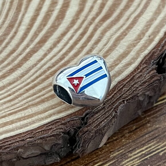Pandora Cuba Flag Heart Exclusive Charm - Picture 1 of 3
